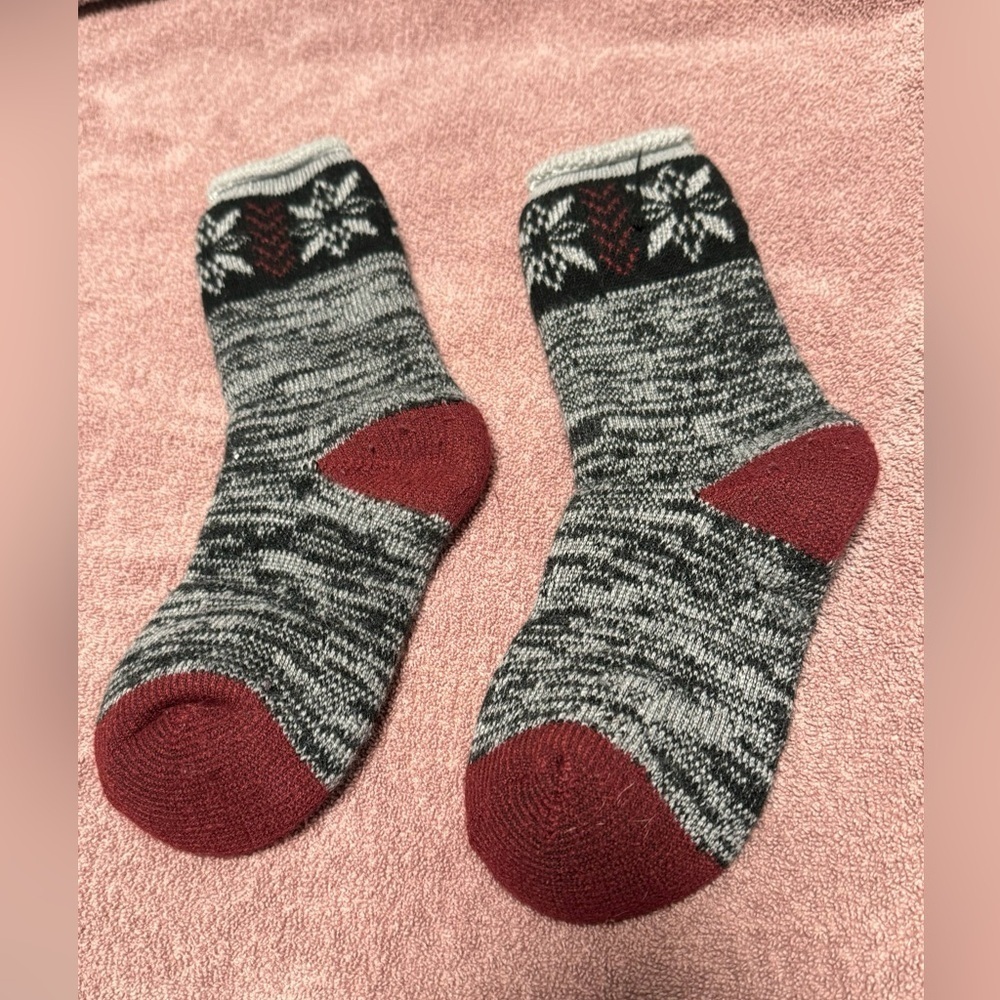 Set of 2 winter sock pairs NWOT WOMENS one size